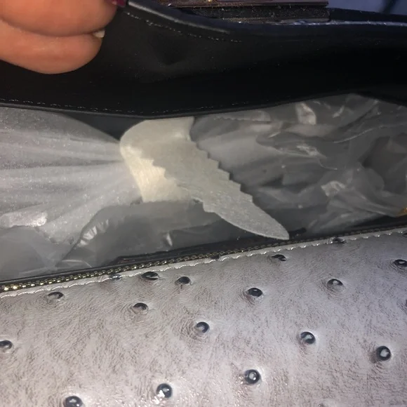 Elegant Gray Crocodile-Embossed Handbag(Ashley Hordge) - Picture 14 of 17